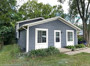 366 Farnsworth Rd, White Lake, MI 48386