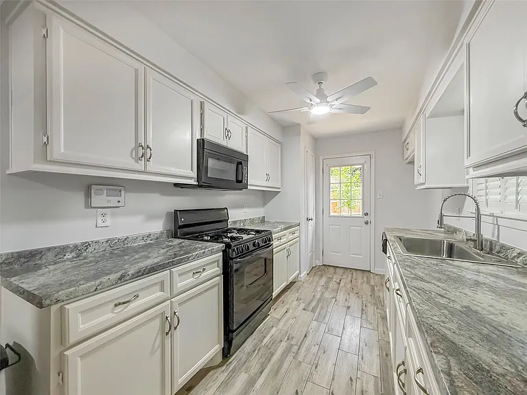 3514 Valerie Ln — Photo 6