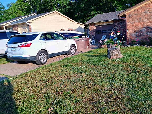 2nd image of 905 Nicole Dr