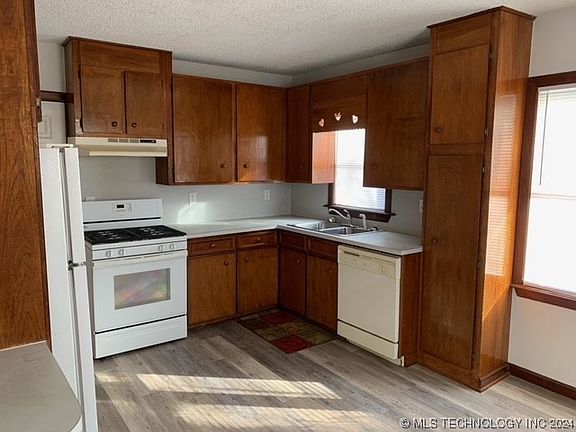 4th image of 308 E Burnham Ave