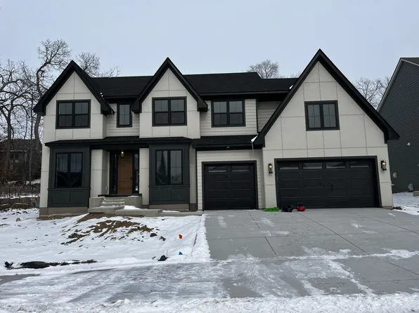 1934 Della Dr, Chanhassen, MN 55317