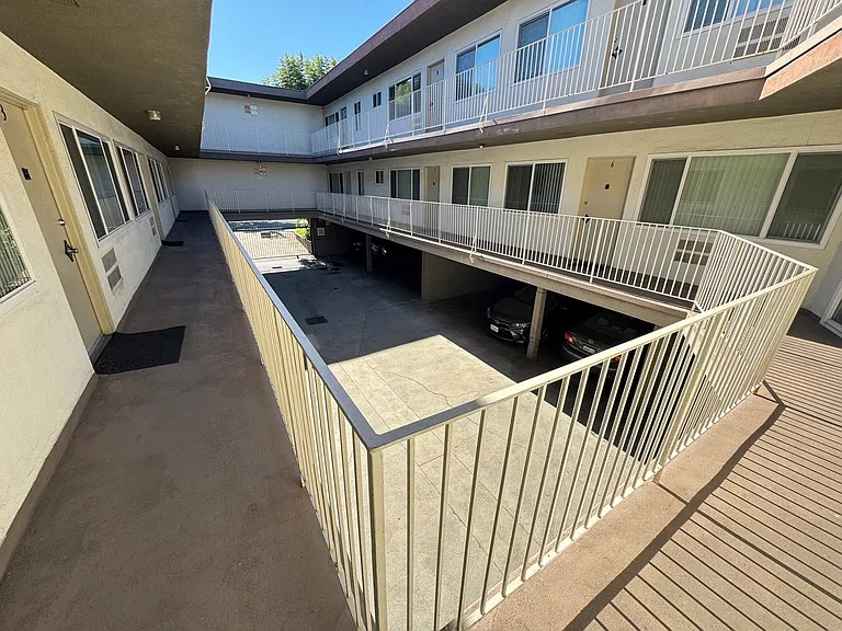 447 W Elk Ave #3 — Photo 10