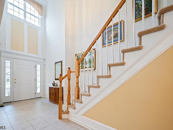 4th image of 716 Thistle Hill Ln