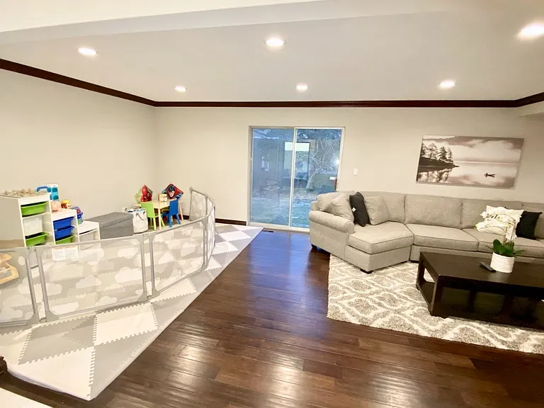4077 Lincoln Dr — Photo 5