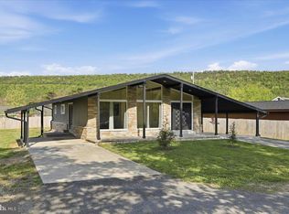 80 N Fairfax St, Romney, WV 26757