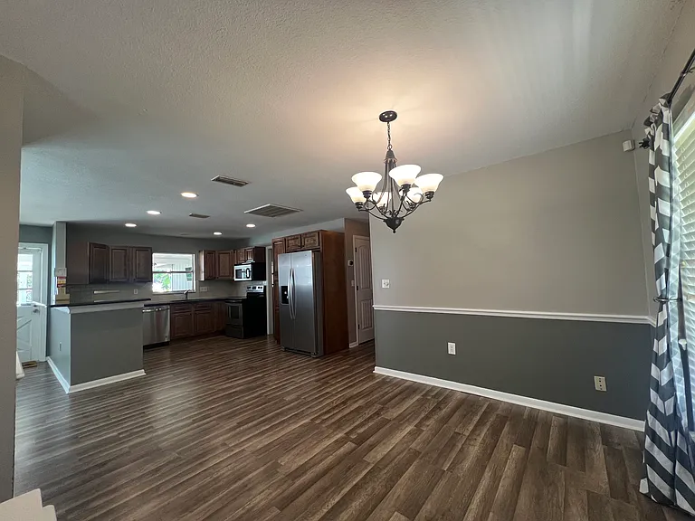 630 Queens Cir — Photo 4