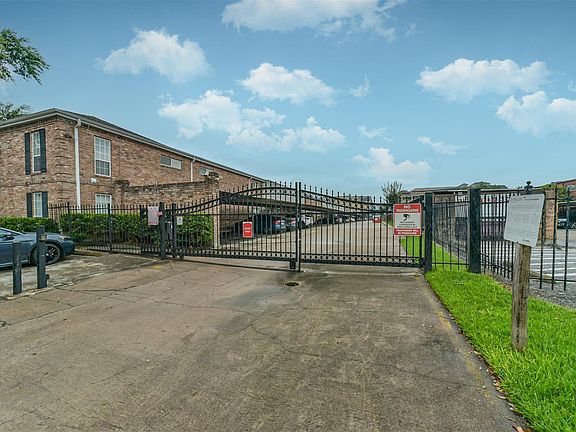 2nd image of 6410 Del Monte Dr APT 89