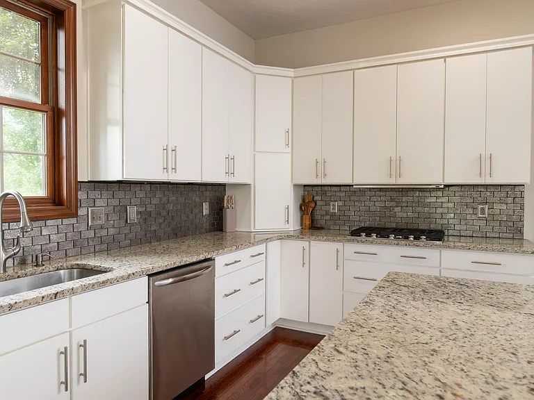 1003 Blackthorne Dr — Photo 7