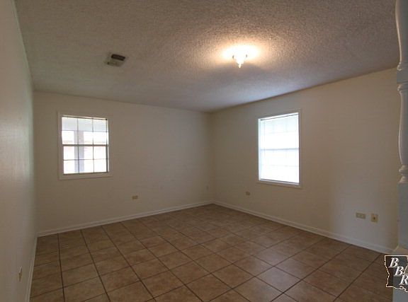 3rd image of 209 S Moss Dr