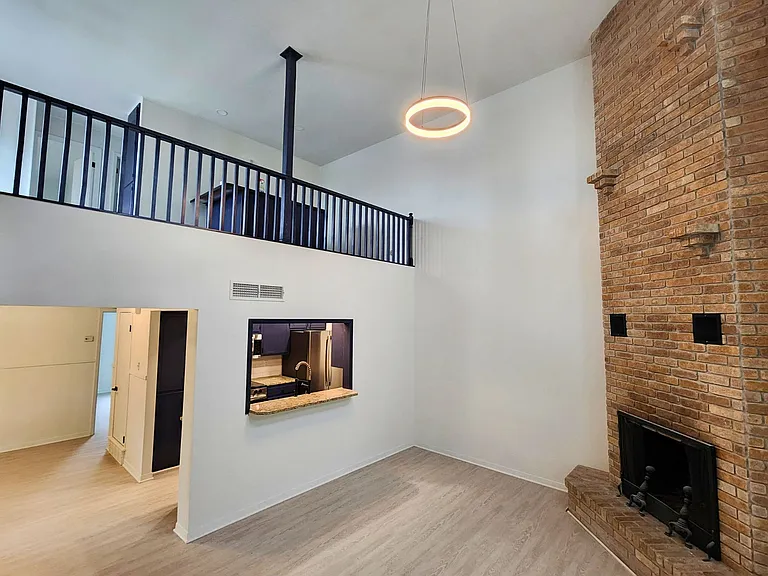 103 Brentwood Dr #103 — Photo 1