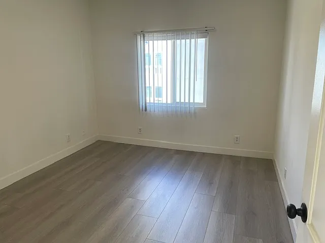 2436 Barry Ave #3 — Photo 18
