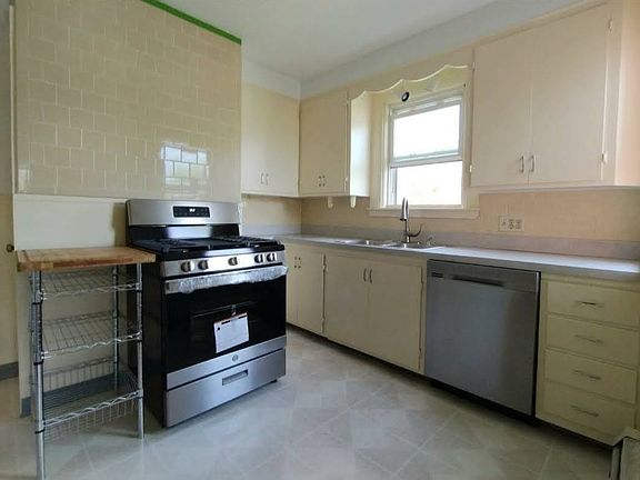 5th image of 151 Ivy St Floor 2