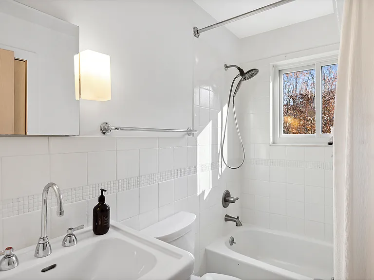 65 Walker Ave — Photo 13