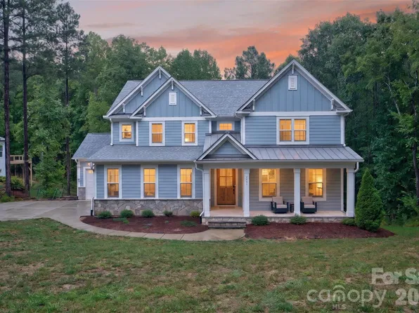6601 Harbor Oaks Dr, Denver, NC 28037