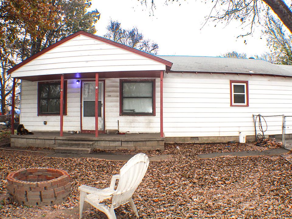 2nd image of 215 S 4th St