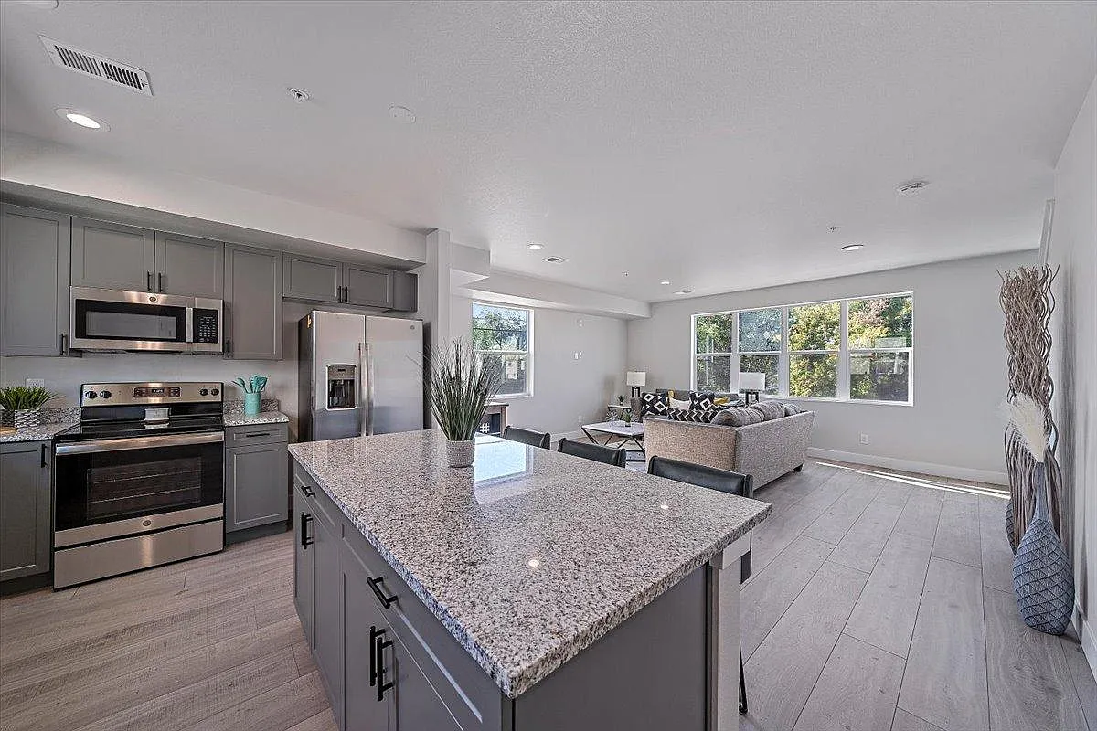 5345 W 13th Ave — Photo 4
