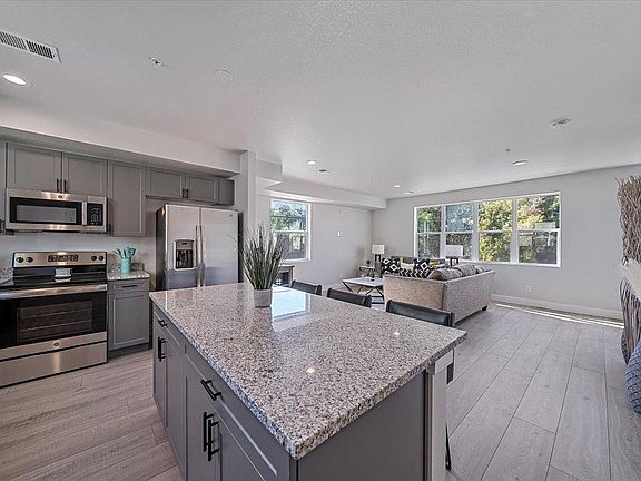 Kitchen / Living Room