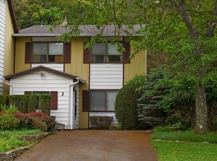 2 Kathleen Ct, Kiamesha Lake, NY 12751