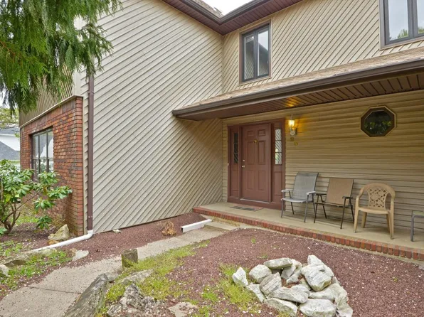 23 Damascus Dr, Marlboro, NJ 07746