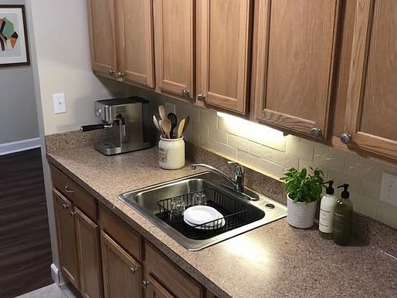 3rd image of 1043 S York Rd APT 208