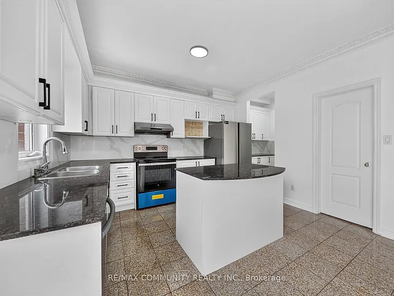 29 River Forest St W — Photo 14