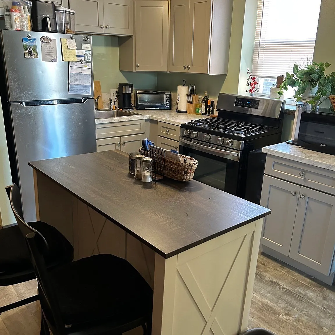 2 bed, 1.0 bath, 660 sqft, $2,350 — Photo 1