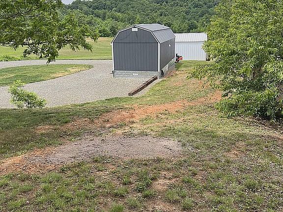 3rd image of 34 Edgewater Dr