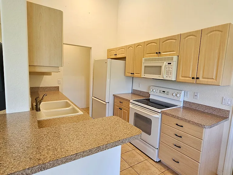 904 Casa Del Lago Way #904 — Photo 20
