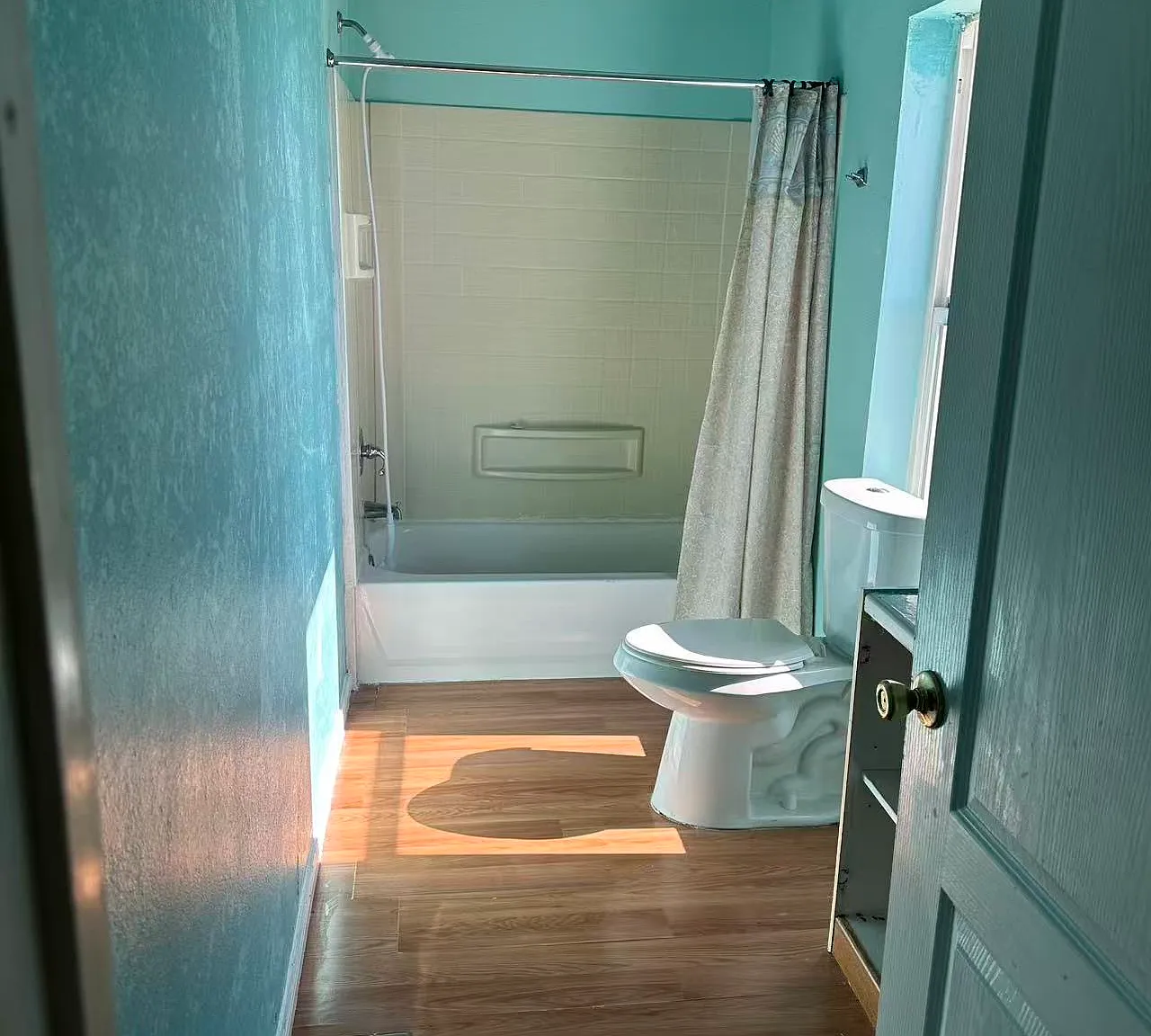 3 bed, 1600 sqft, $2,000 — Photo 2