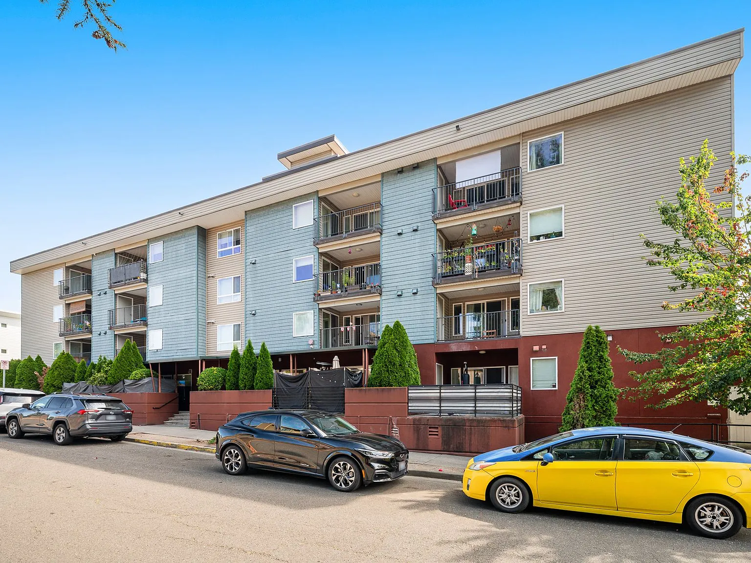 Rosemont Apartments — Photo 3