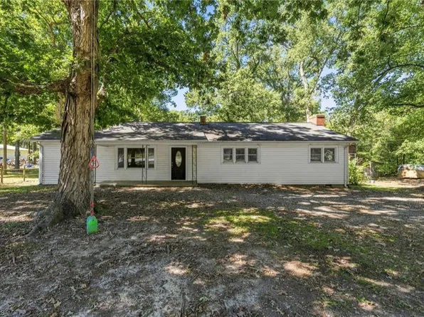1158 Johnsontown Rd, Thomasville, NC 27360