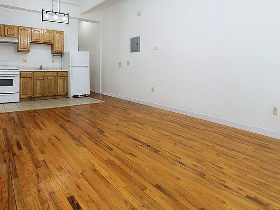 2nd image of 10 Claver Pl #B