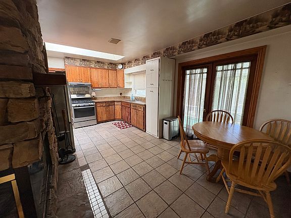 4th image of 816 N 11th St