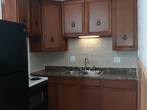 3rd image of 410 E Poos Dr #B