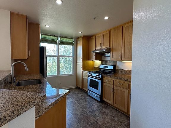 4th image of 401 Crescent Ct APT 4305
