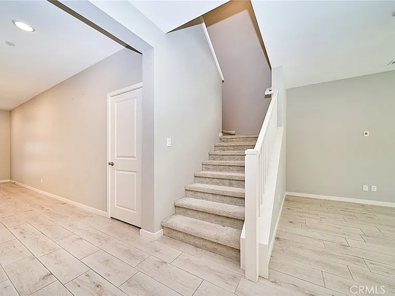 2622 E Embry Ln — Photo 12