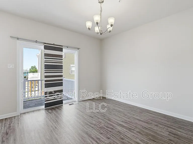 7055 Delegate Pl — Photo 8