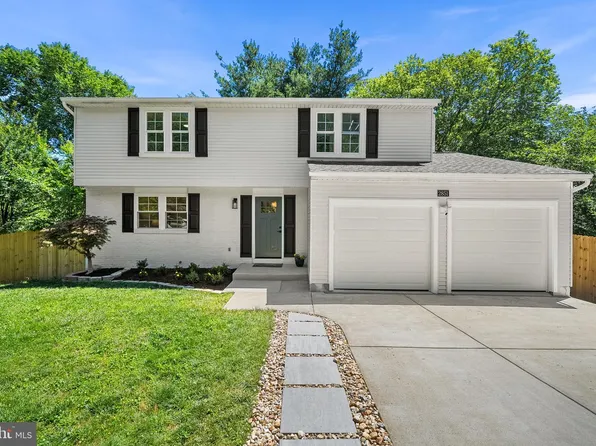 2851 Edgelea Rd, Vienna, VA 22181