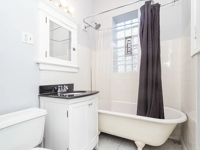 1110 W Dickens Ave #1 — Photo 4