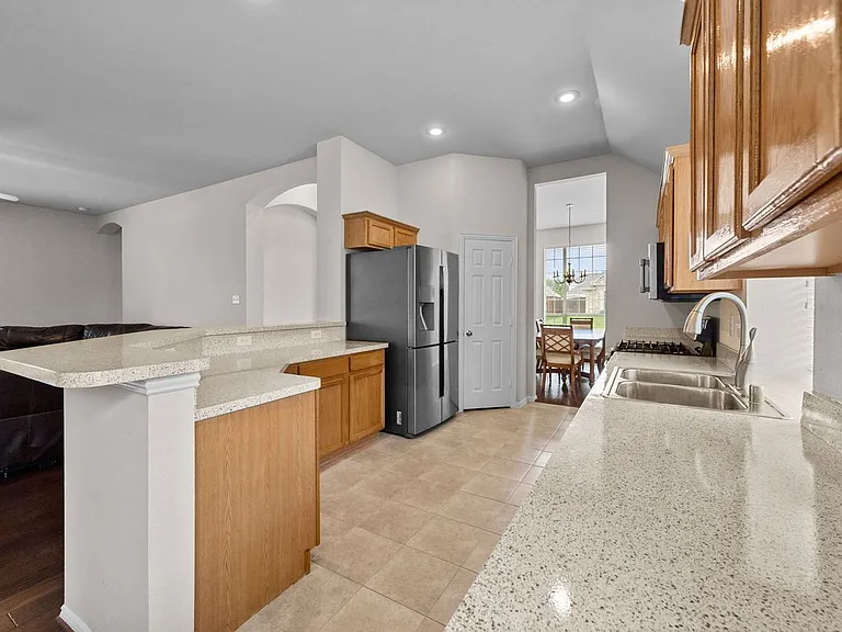 3205 Hamlett Ln — Photo 8