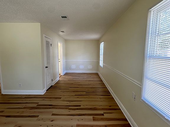 4th image of 906 W Tanglewood Dr