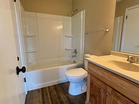 5th image of 1621 Carriage Hill Dr APT 6