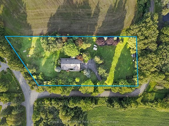 4th image of 2407 Ashbridge Rd