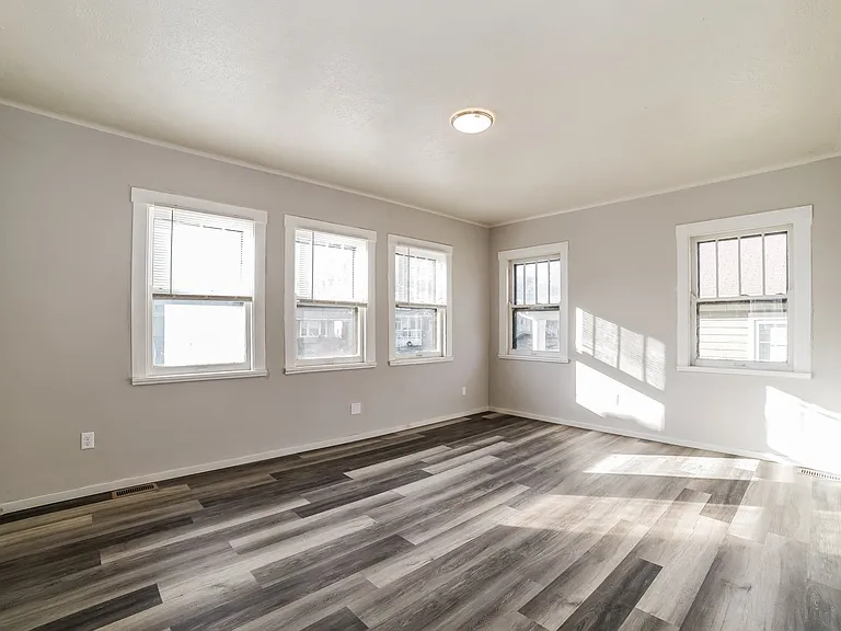 1762105_019_living_room_13428639.jpg