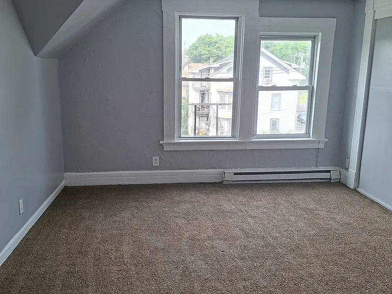 570 Broad St #3B — Photo 4