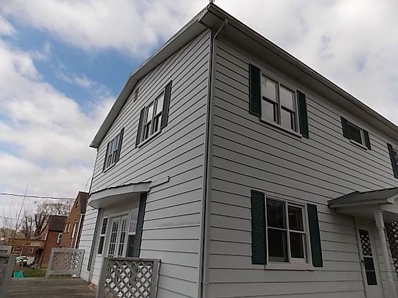 3rd image of 338 College St