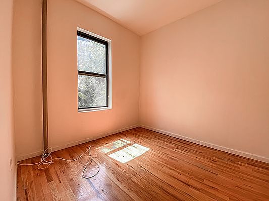 3rd image of 504 W 159th St #C4