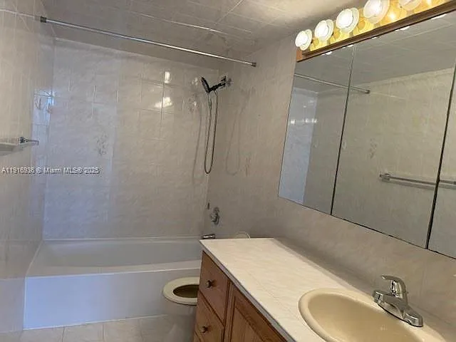 5401 Collins Ave #1512 — Photo 30