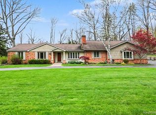 2080 Teggerdine Rd, White Lake, MI 48386