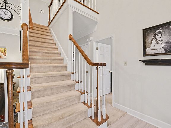 3rd image of 118 Kingston Rd